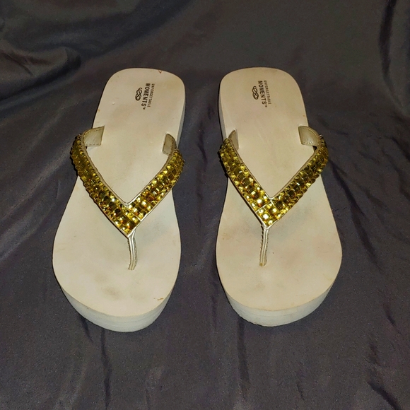WHITE RHINESTONE THONG WEDGE SANDALS * SIZE 10 - Picture 2 of 8